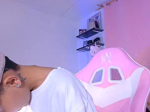 Eithan_88 stripchat live cam model