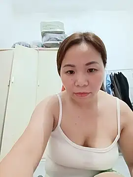 Xia-feng stripchat live cam model