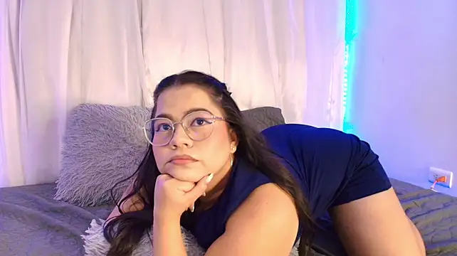 LilyRousee stripchat live cam model