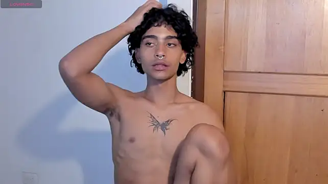 MiikeOthon stripchat live cam model
