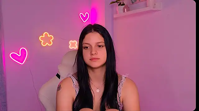 SofyLoren stripchat live cam model