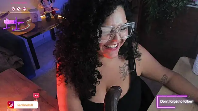 SarahSoleil stripchat live cam model