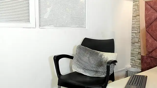 bella_adaams stripchat live cam model