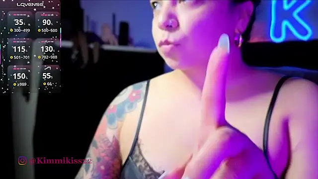 kimmiakiss22 stripchat live cam model
