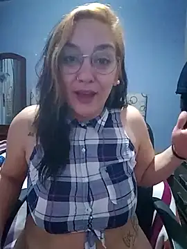 kuramaqueen stripchat live cam model