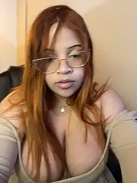 AriTits stripchat live cam model