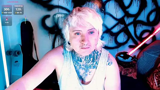 Marieblueeyes stripchat live cam model