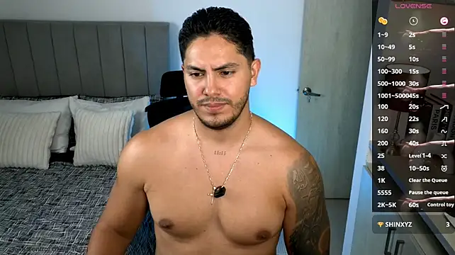 owen-pierces stripchat live cam model