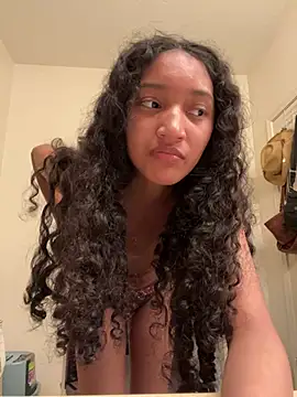 RoseNoirrrrr stripchat live cam model