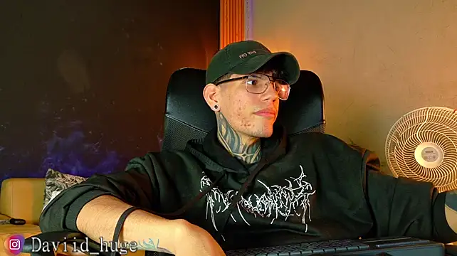 david_huge stripchat live cam model