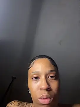 YeahhhitsBreezy stripchat live cam model