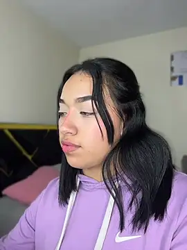 Issa_rodriguez stripchat live cam model