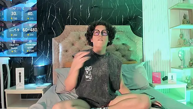 Monteszzo stripchat live cam model