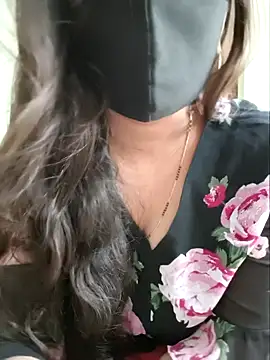 yoursana- stripchat live cam model