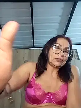 HOT_LATINA20 stripchat live cam model
