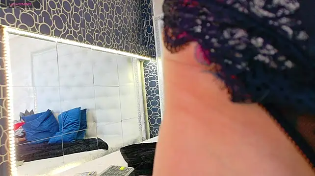 karissia stripchat live cam model