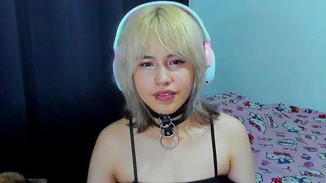 Akane-Mou stripchat live cam model