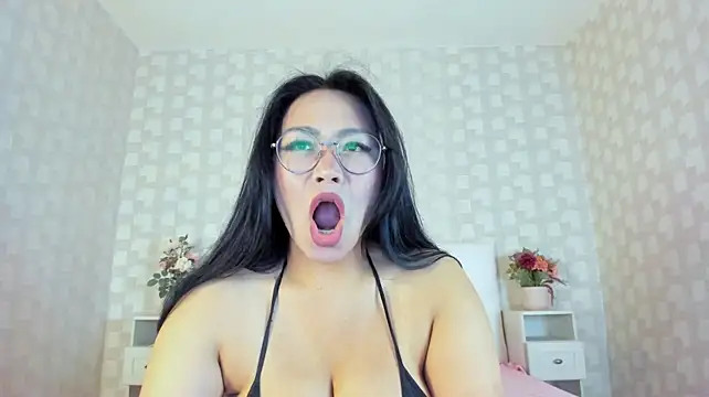 NatsumiHun stripchat live cam model