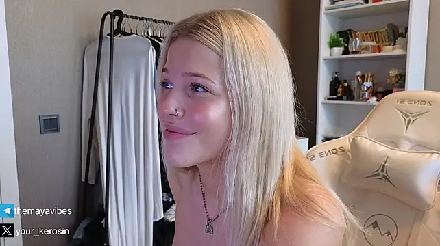 Maya_NextDoor stripchat live cam model