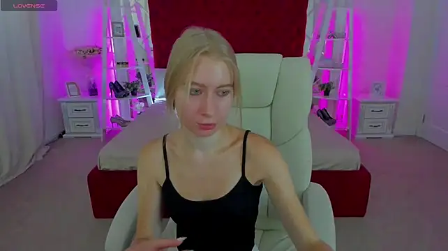 Alina_Blonde stripchat live cam model