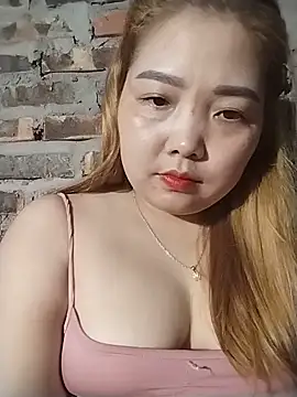 Tindraa1 stripchat live cam model