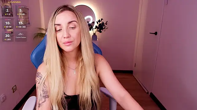 White_F0x stripchat live cam model