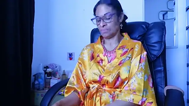 Aries_Mature stripchat live cam model