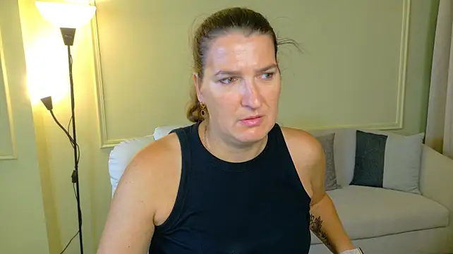 SilviaFreeya stripchat live cam model