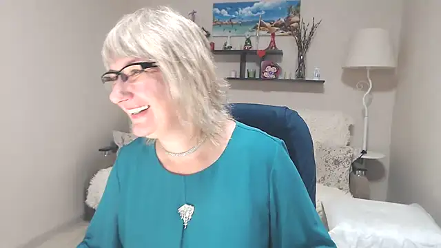 FleurMays stripchat live cam model