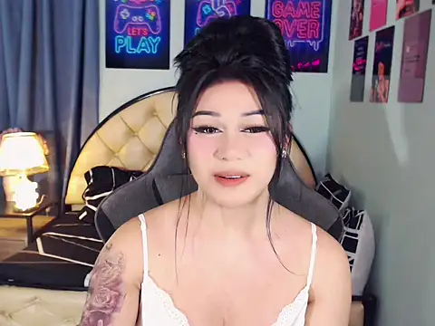 SexxyTsLoverr stripchat live cam model