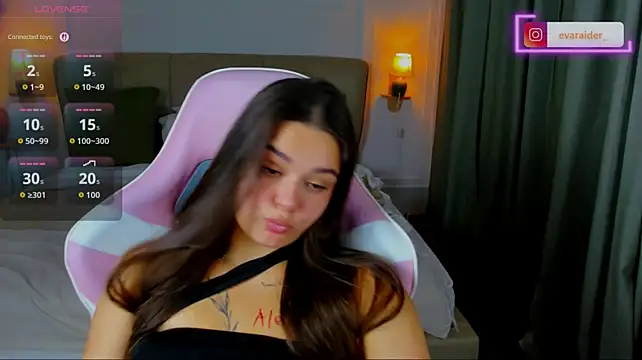 EvaRaider stripchat live cam model