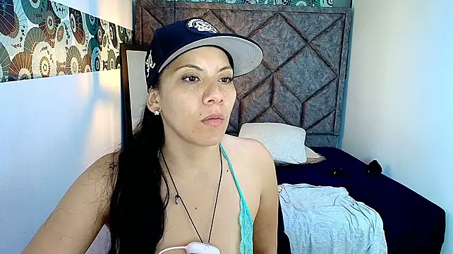 Brithny_Hot stripchat live cam model