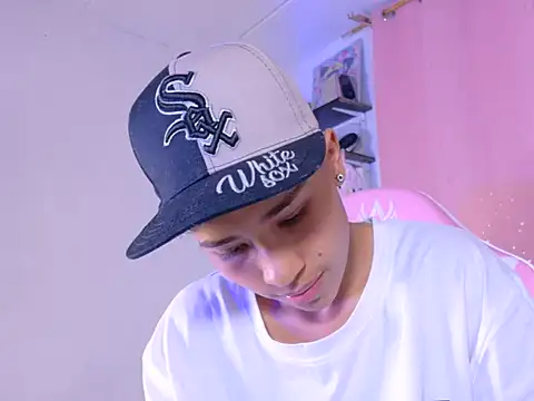 Eithan_88 stripchat live cam model