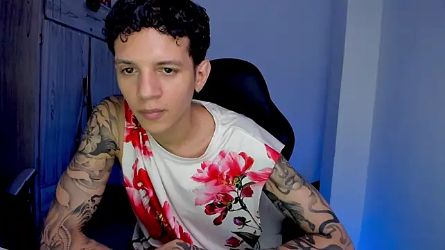 tylerrnova stripchat live cam model