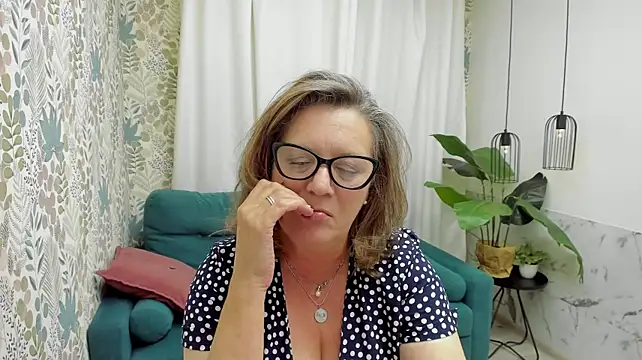 LeaPure stripchat live cam model