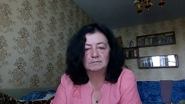 GypsiQueen2 stripchat live cam model