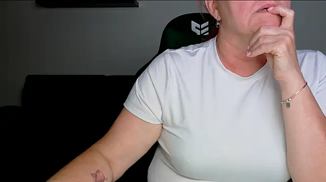 JoannaAndNeighbour stripchat live cam model