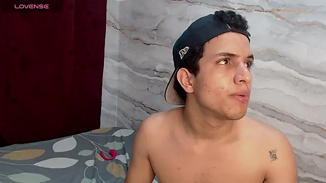 Extreme-Couple18 stripchat live cam model