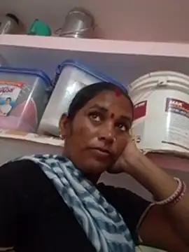 Rakhihot35 stripchat live cam model