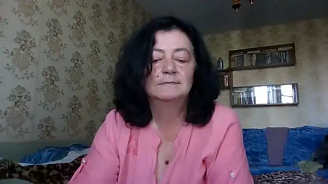 GypsiQueen2 stripchat live cam model