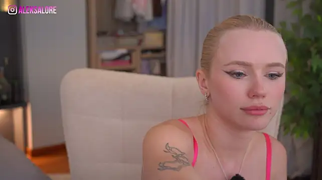 LexieLoree stripchat live cam model