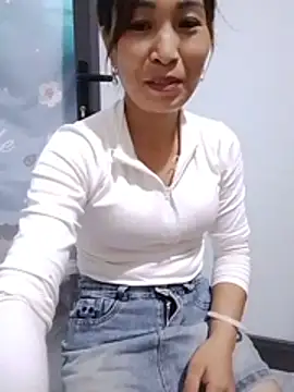 Thobaby112 stripchat live cam model
