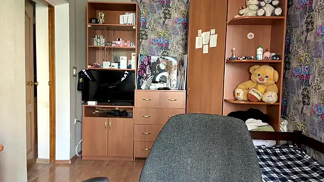 KittyNoSkirty stripchat live cam model