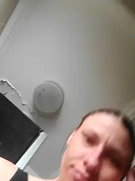 Hildaqii stripchat live cam model