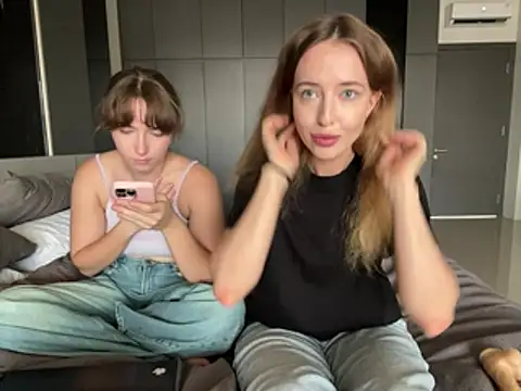 Nura_n_Sarah stripchat live cam model