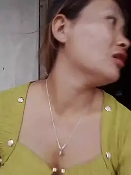 Lan-oanh stripchat live cam model