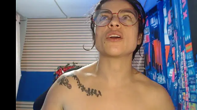rosse_2504 stripchat live cam model