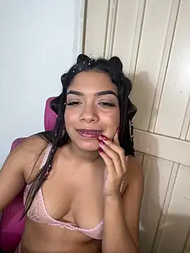Maya-squirt stripchat live cam model
