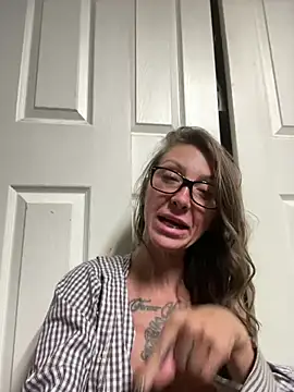 DeeDee-69 stripchat live cam model