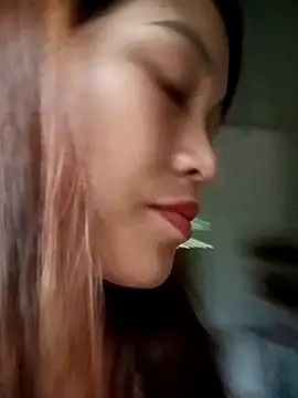 Suly-sweet stripchat live cam model